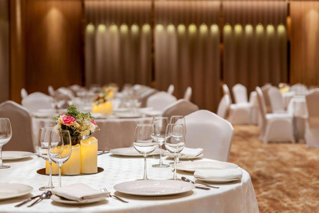 Ramada Encore By Wyndham Indore Nipania Exterior photo